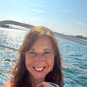 Meet your Posher, Debbie